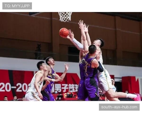 广州队赛季整体表现不佳,积分榜形势持续下行,核心进攻效率下降 广州队赛季整体表现不佳,积分榜形势持续下行,核心进攻效率下降